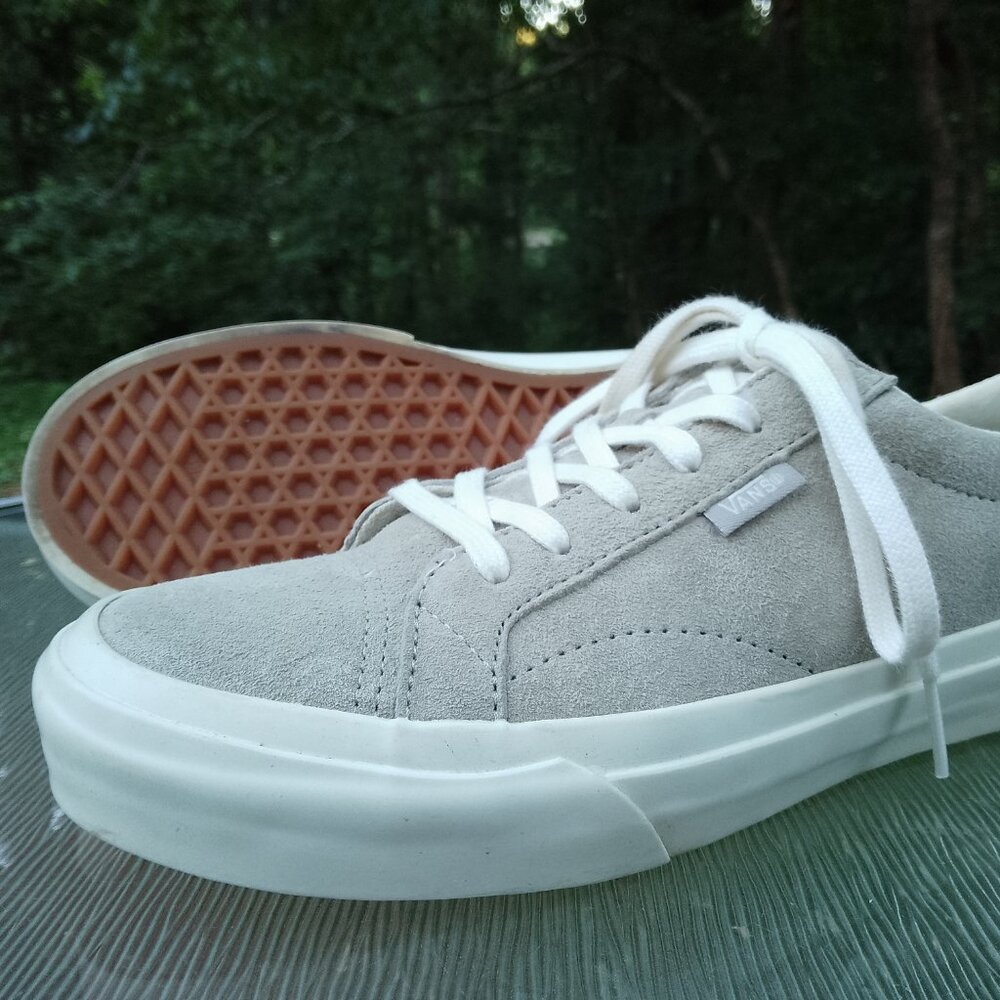 Men's 6 Women's 7.5 VANS Gray Suede Skateboard Shoes
